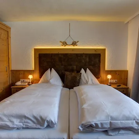 Garni - Restaurant Kaminstube サンクト・アントン・アム・アールベルク