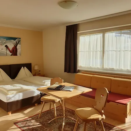 Garni - Restaurant Kaminstube サンクト・アントン・アム・アールベルク