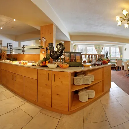 Garni - Restaurant Kaminstube ホテル 4*