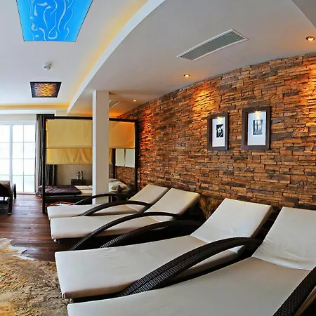 Garni - Restaurant Kaminstube サンクト・アントン・アム・アールベルク