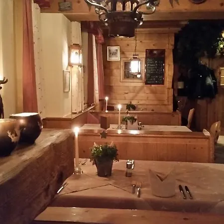 Garni - Restaurant Kaminstube ホテル 4*