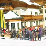 Garni - Restaurant Kaminstube St. Anton am Arlberg