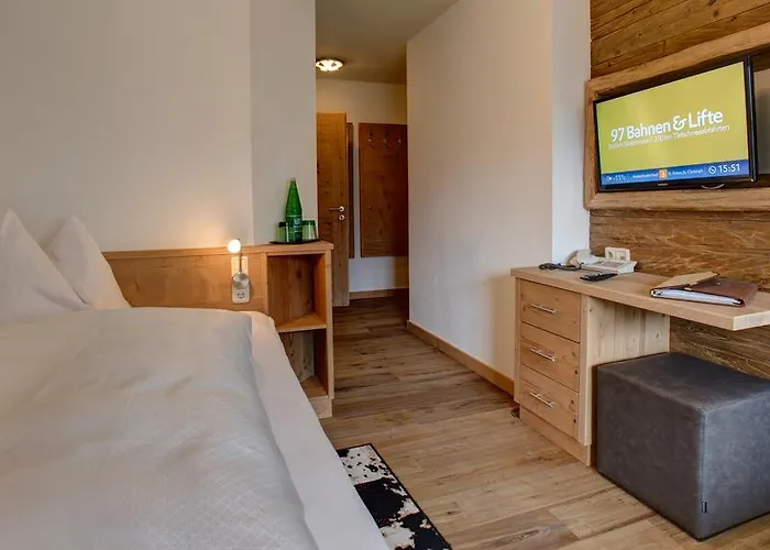 Ξενοδοχείο Garni - Restaurant Kaminstube 4*